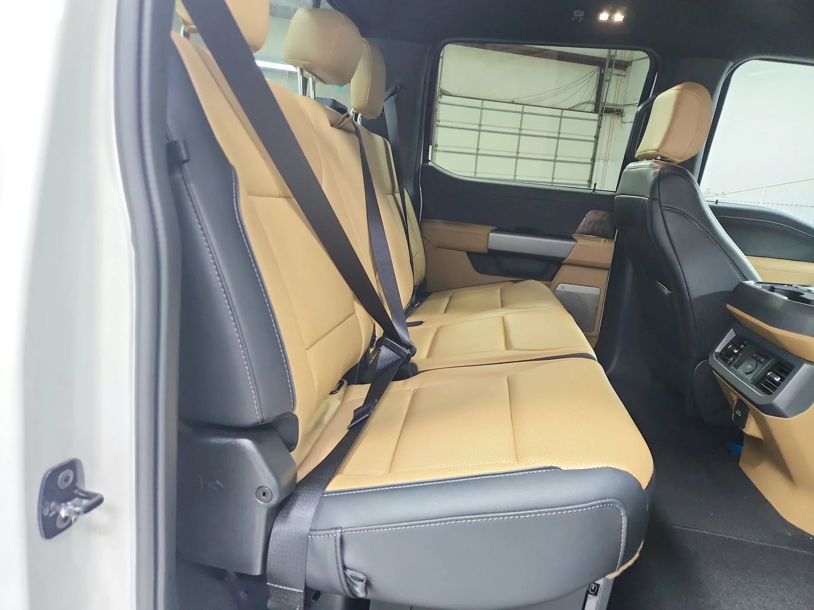 New 2026 Star White Metallic Tri-Coat Ford F-250® Lariat® image 41
