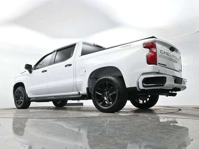 Used 2025 Summit White Chevrolet Custom image 26