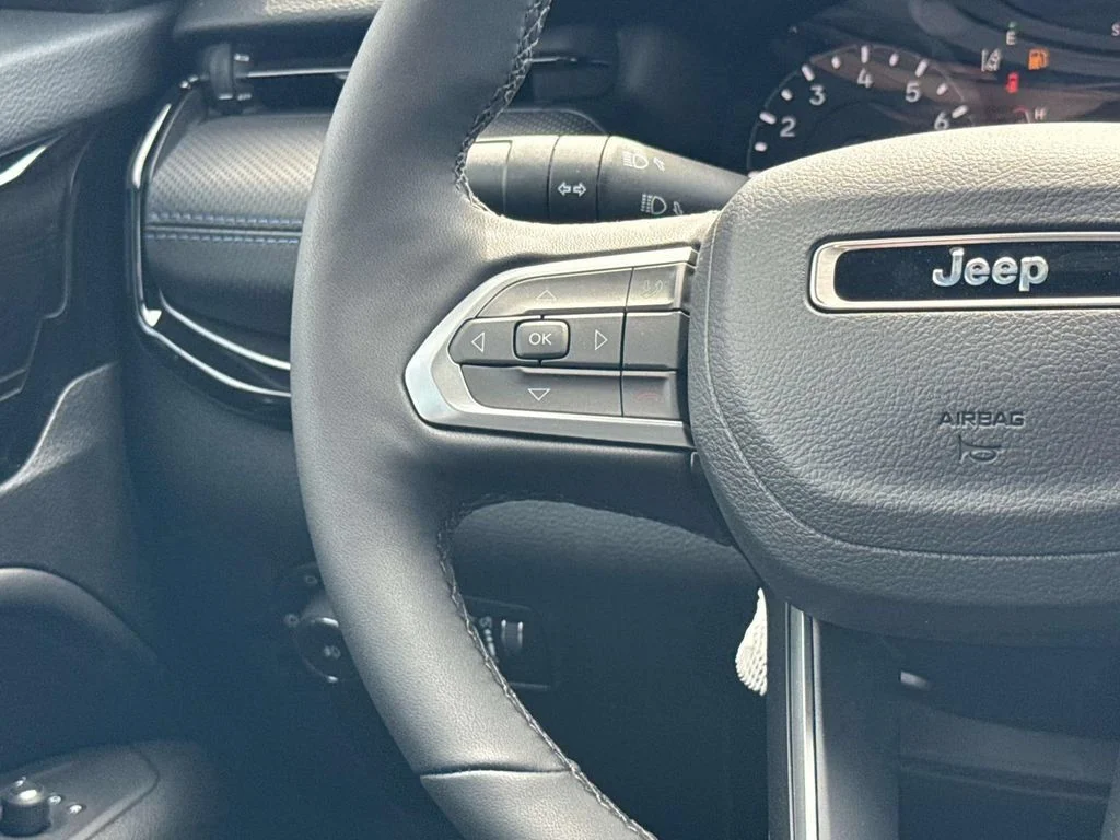 New 2026 Hydro Blue Pearlcoat Jeep Latitude image 15