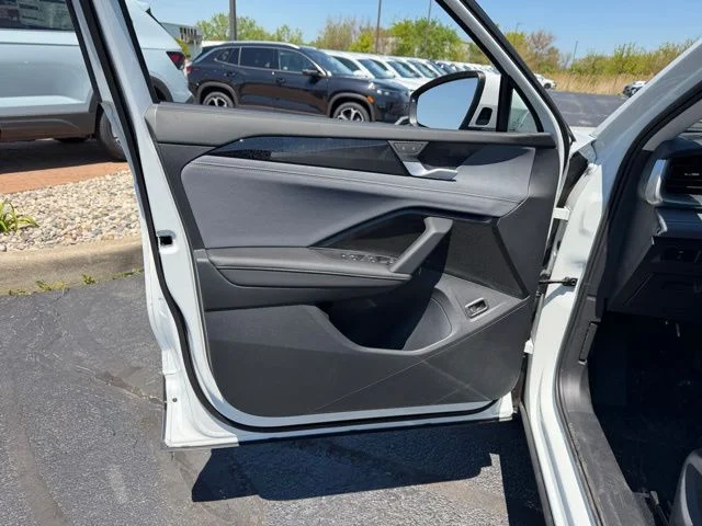 New 2026 White Volkswagen 2.0T SE image 13