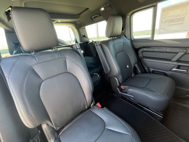 New 2026 Santorini Black Land Rover X-Dynamic SE image 17
