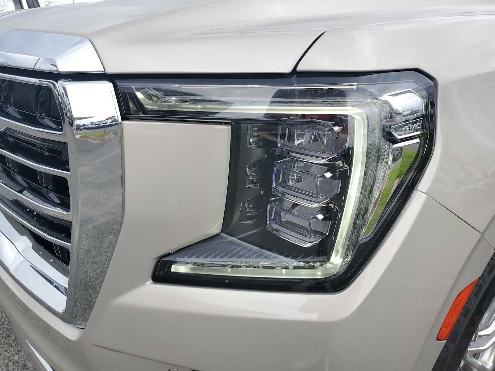 Used 2023 Pearl Beige Metallic GMC SLT image 24