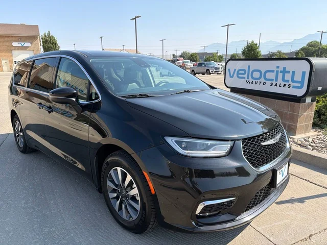 2023 Chrysler Pacifica Hybrid Touring L
