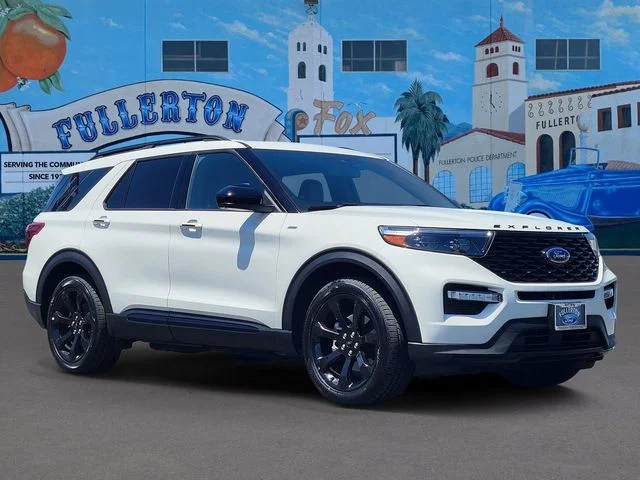 Used 2023 White Metallic Ford ST-Line image 1