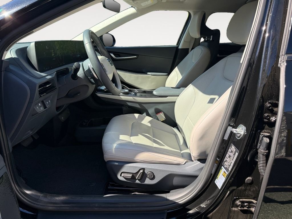 Used 2023 Black Kia Wind image 11