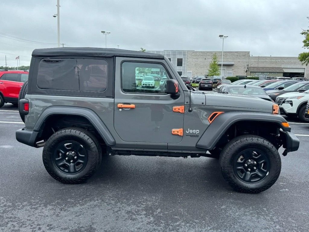 Used 2020 Gray Jeep Sport S image 2