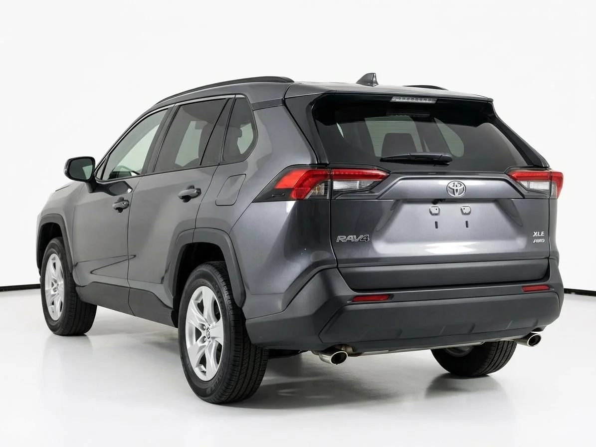 2024 Toyota RAV4 XLE - Photo 13