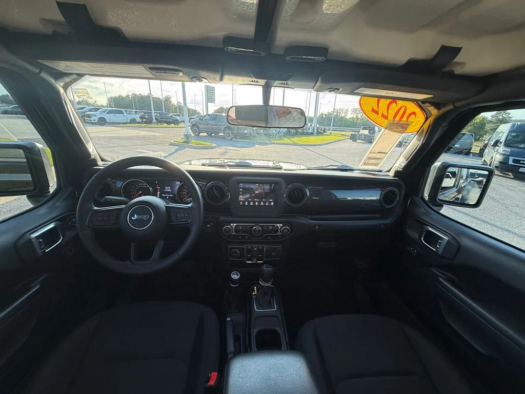 Used 2022 Black Jeep Altitude image 7