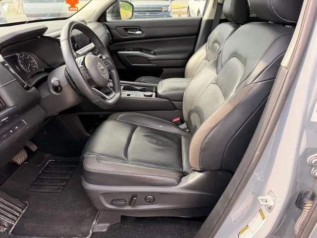 Used 2022 Gray Nissan SL image 10
