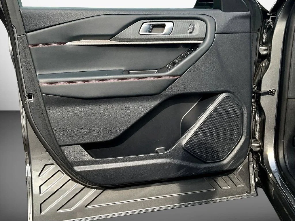 Used 2025 Gray Metallic Ford ST-Line image 21