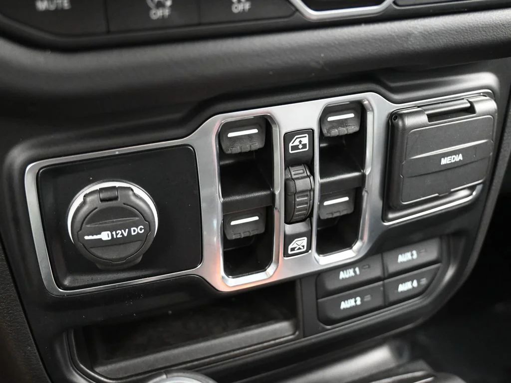 Used 2024 Black Clearcoat Jeep Sport S image 22