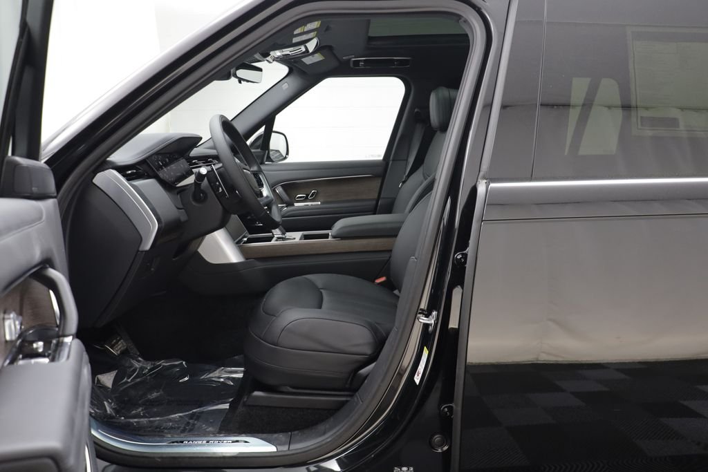 New 2026 Santorini Black LAND ROVER SE 7 Seats image 6