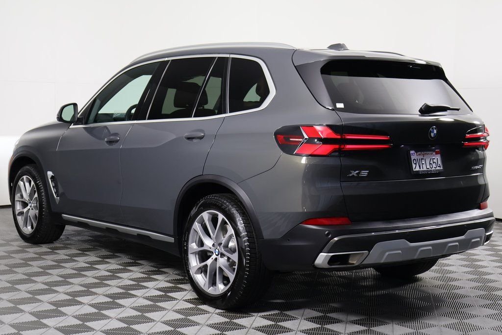 Used 2026 Gray BMW xDrive40i image 6