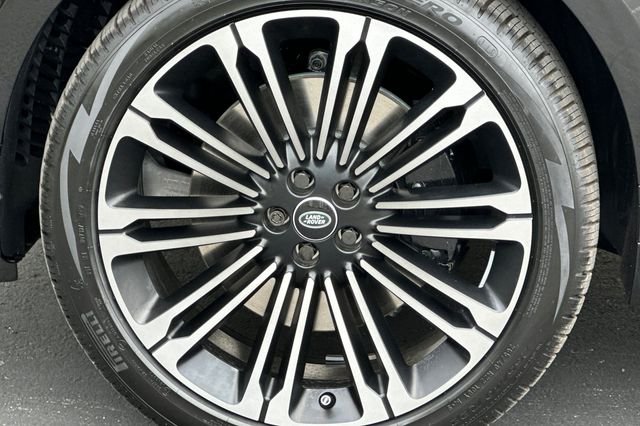 New 2026 Santorini Black Land Rover Dynamic SE image 24