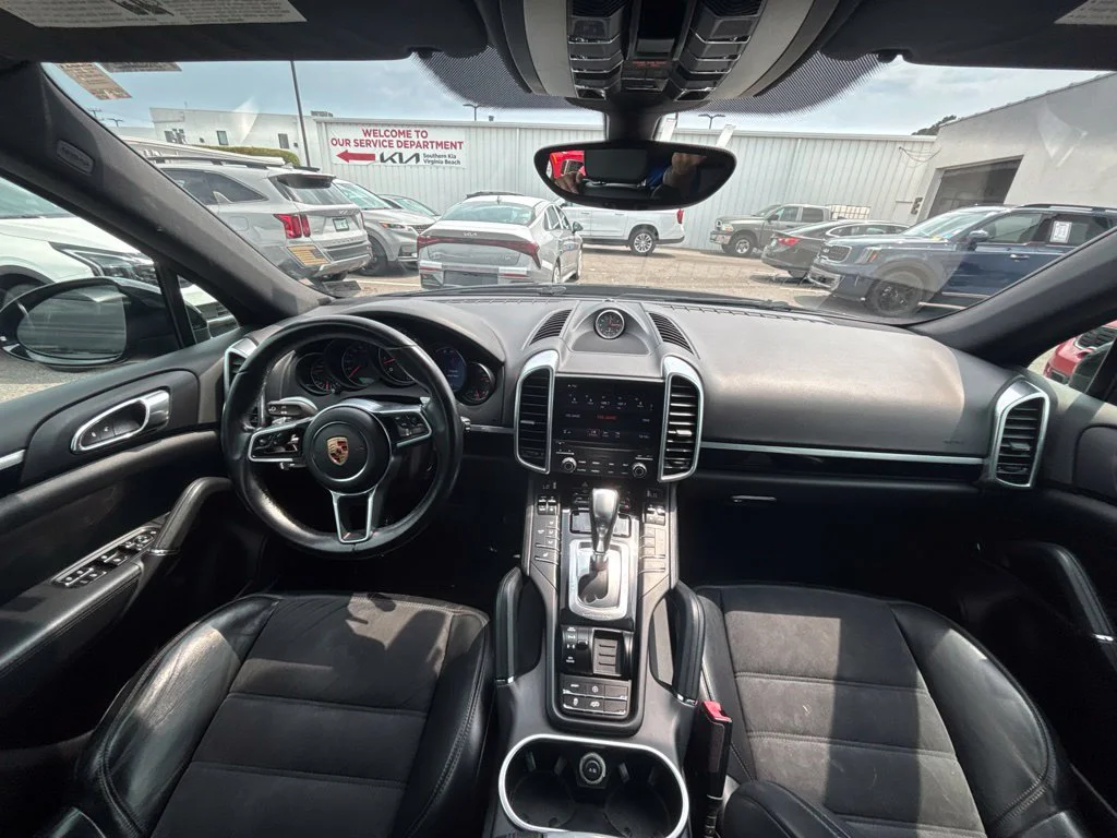 Used 2018  Porsche  image 18