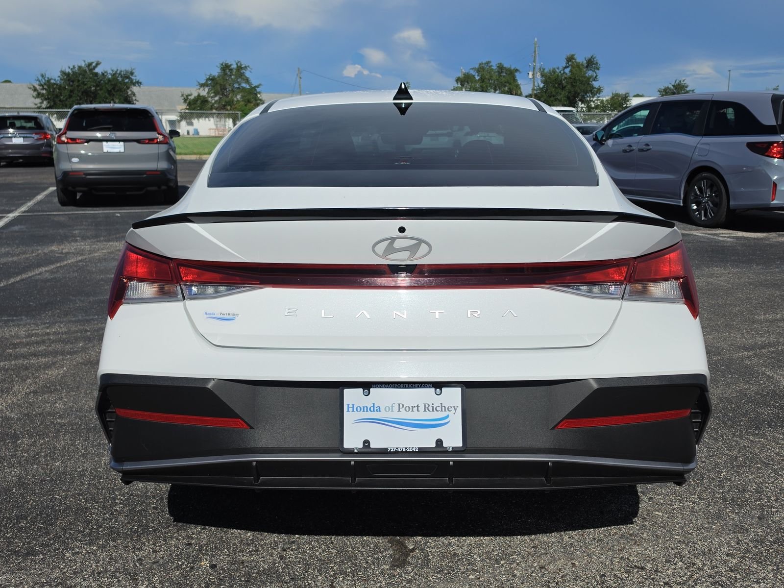 Used 2025 White Hyundai SEL Sport image 5