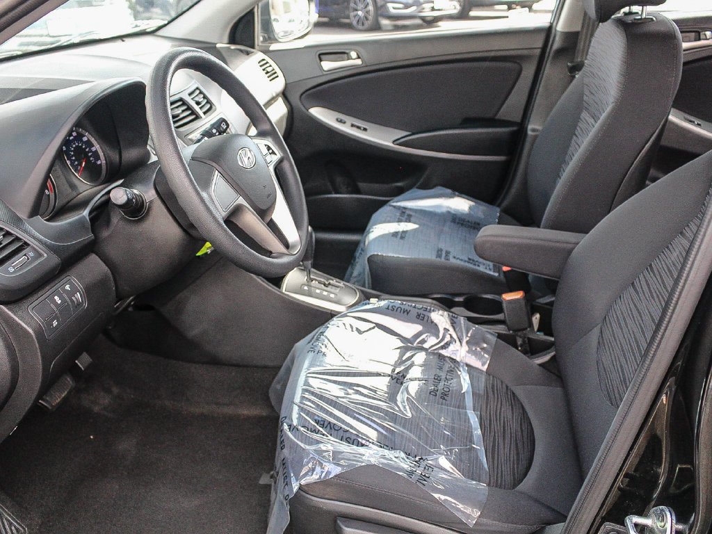 Used 2016 Black Hyundai SE image 19