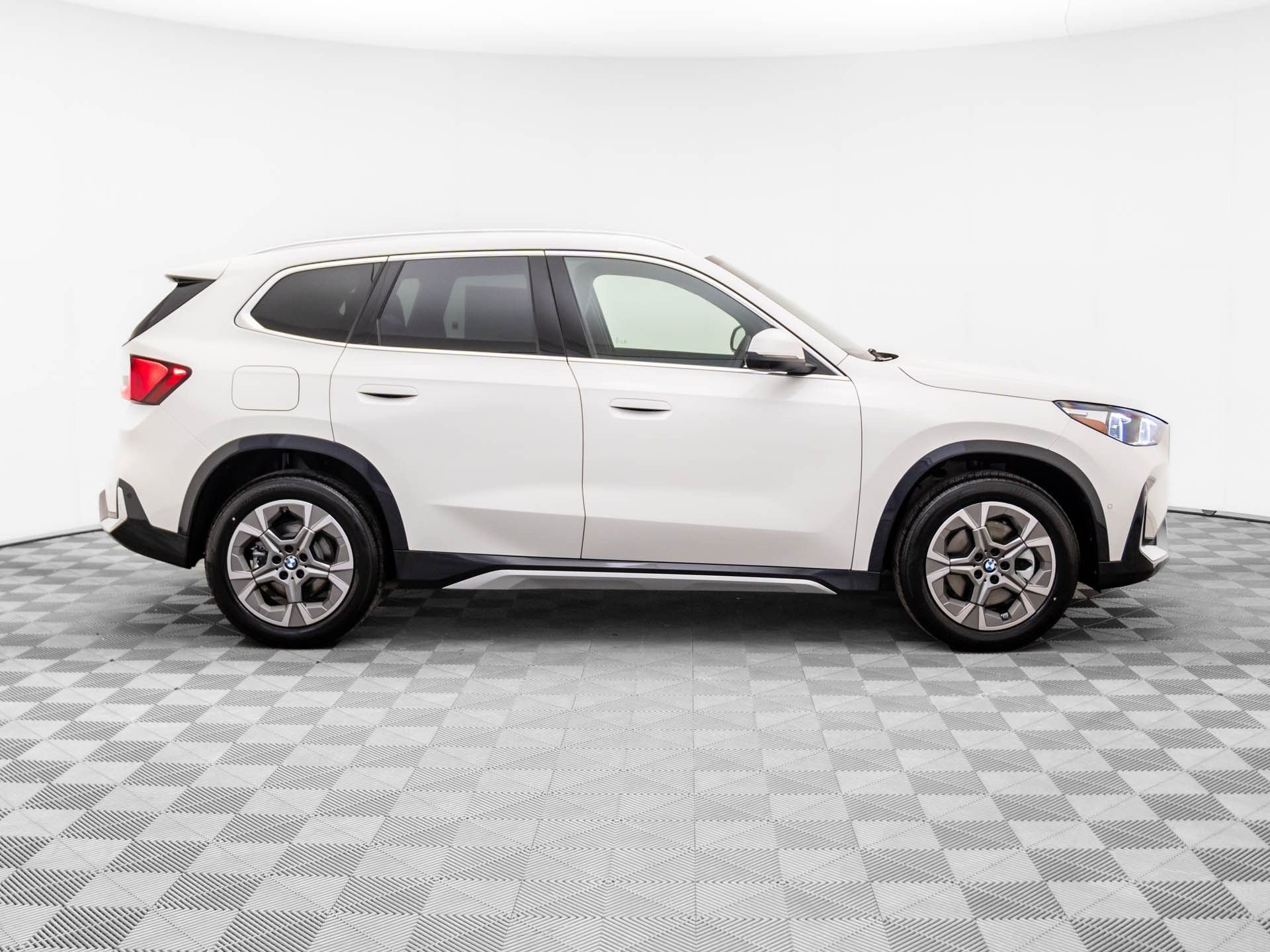 New 2026 Alpine White BMW xDrive28i image 7
