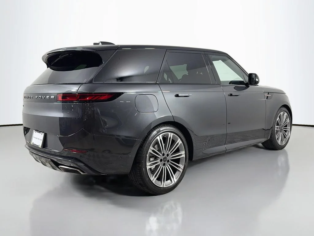 New 2026 Carpathian Grey Land Rover Dynamic SE image 5