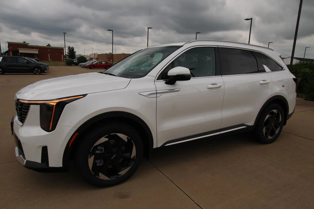 New 2026 Snow White Pearl Kia EX image 20