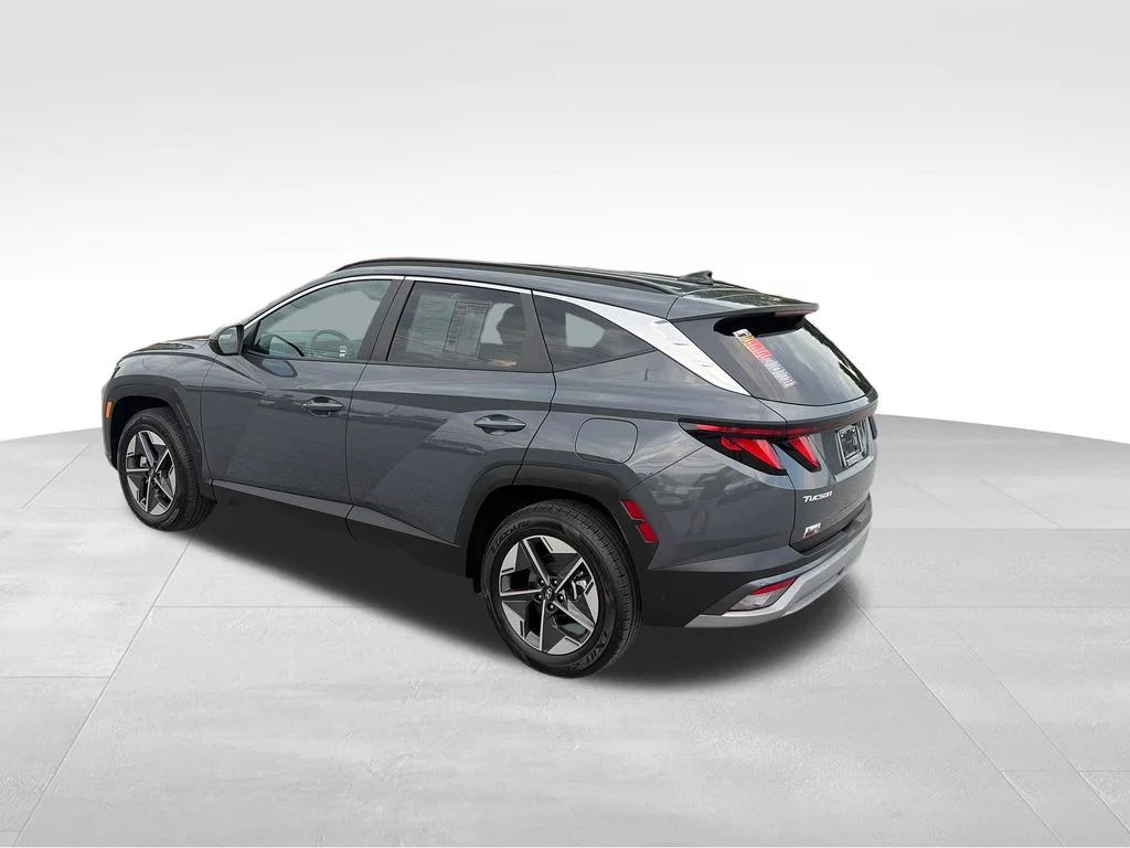 Used 2025 Gray Hyundai SEL image 4