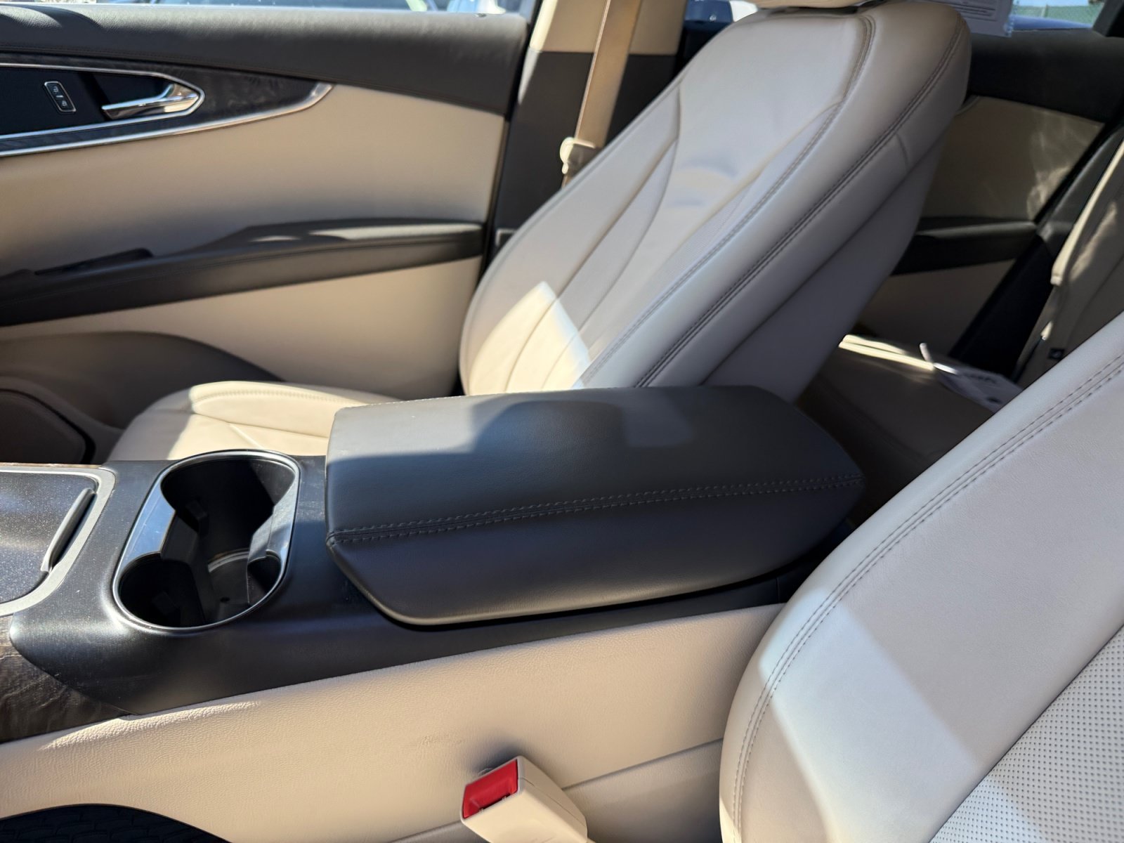Used 2017 White Gold Metallic Lincoln Select image 14