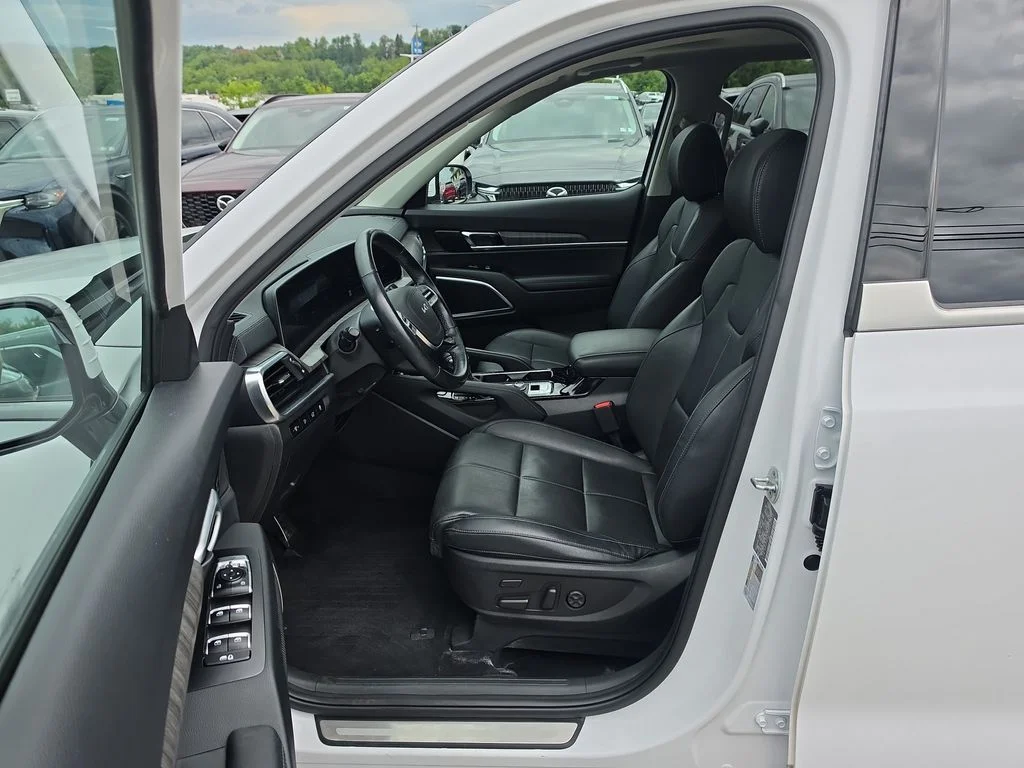 Used 2023 White Kia SX image 10