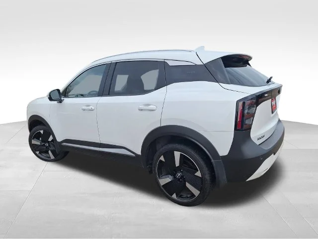 Used 2025 White Nissan SR image 6