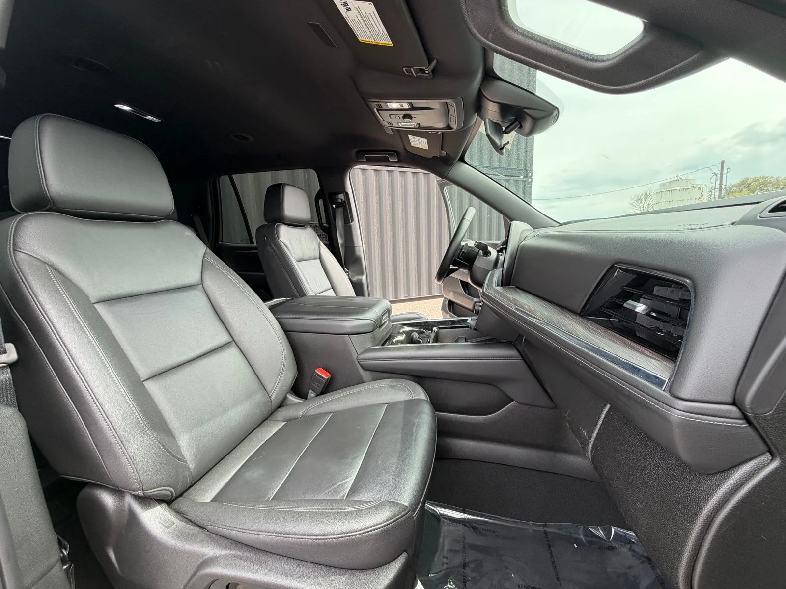 Used 2025 White Chevrolet LT image 34