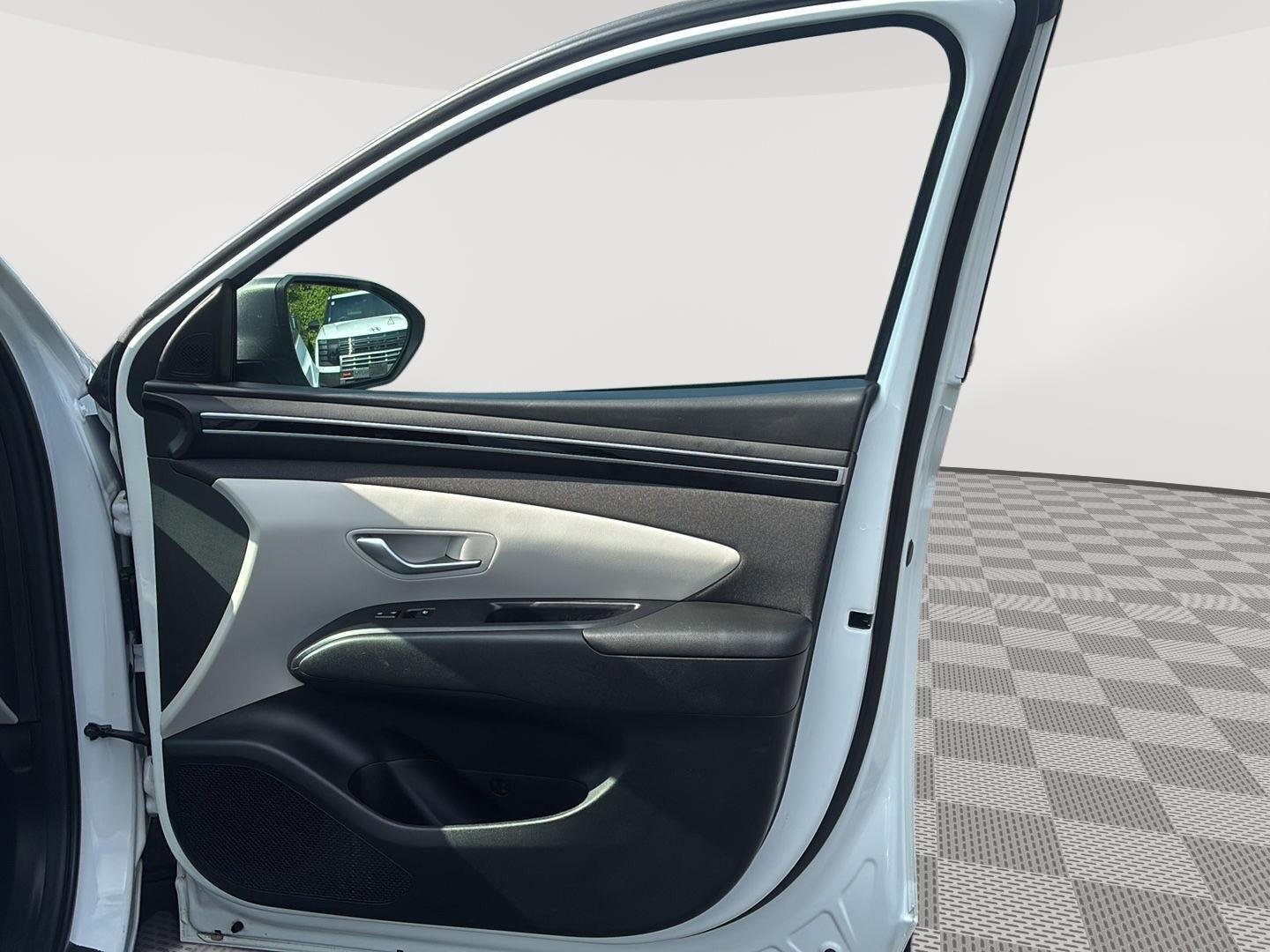 Used 2024 White Pearl Hyundai SEL image 9