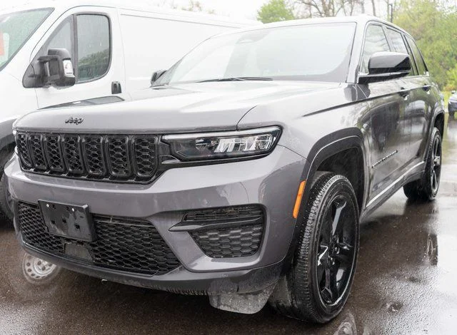Used 2024 Gray Jeep Altitude image 1