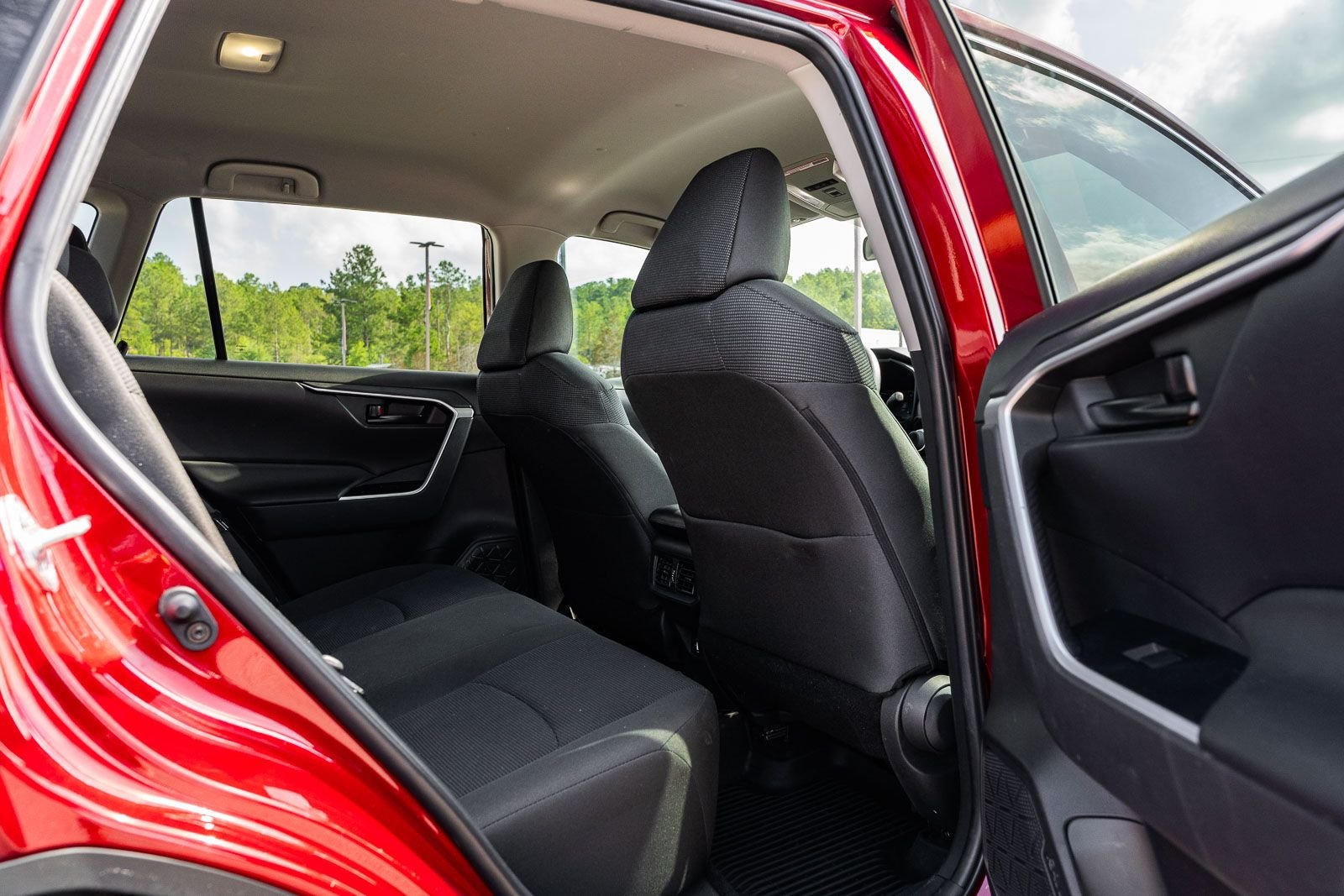 2023 Toyota RAV4 LE - Photo 13