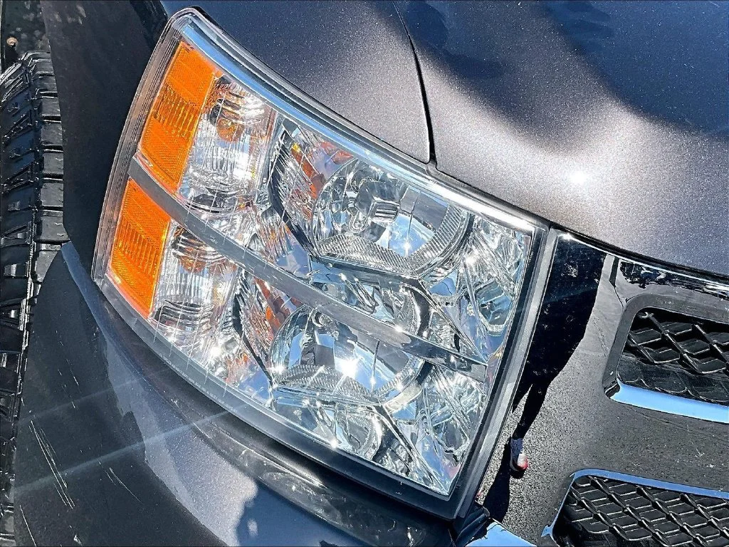 Used 2010  Chevrolet LT image 25