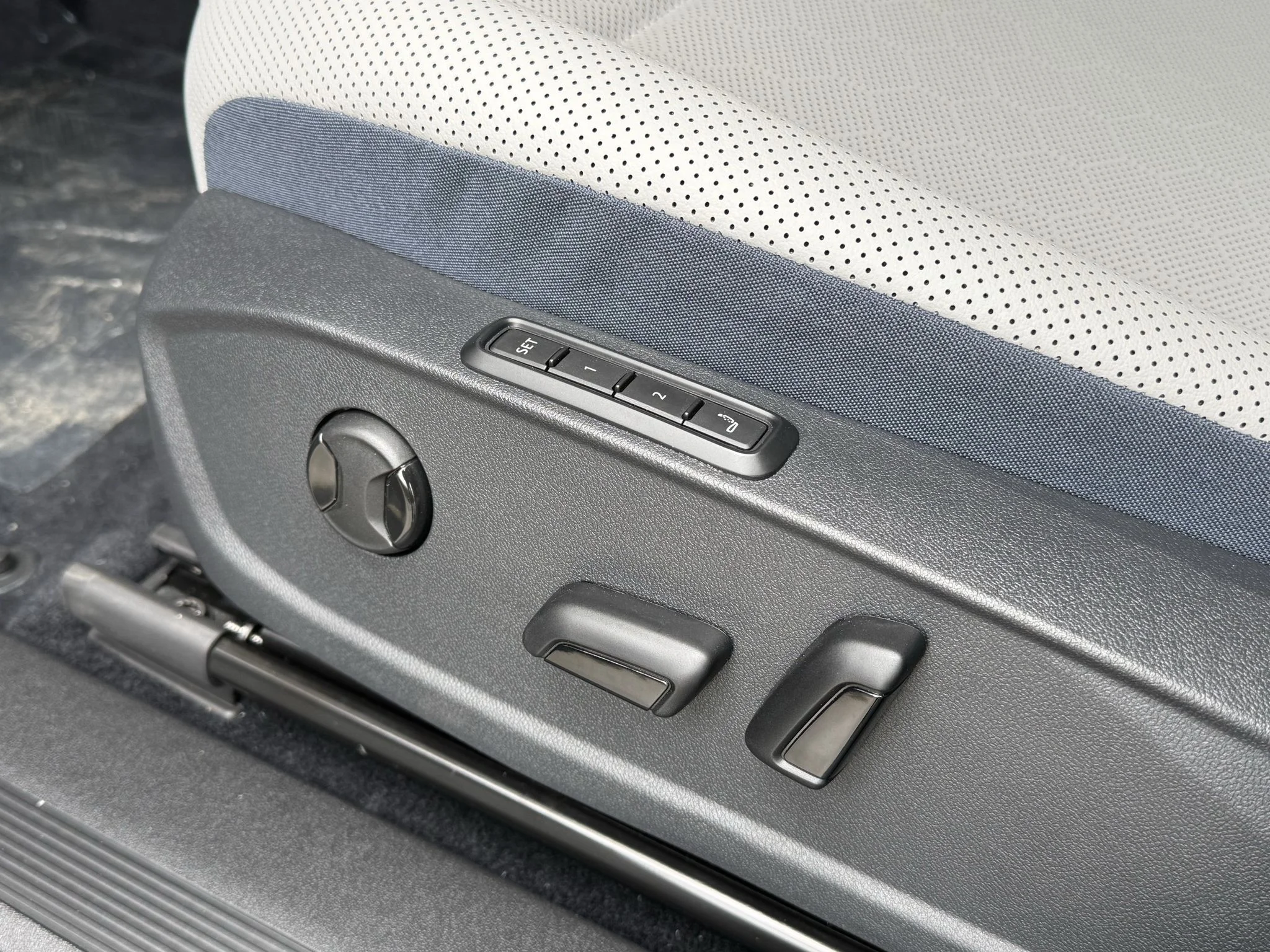 New 2026 Pure Gray Volkswagen Pro S image 15
