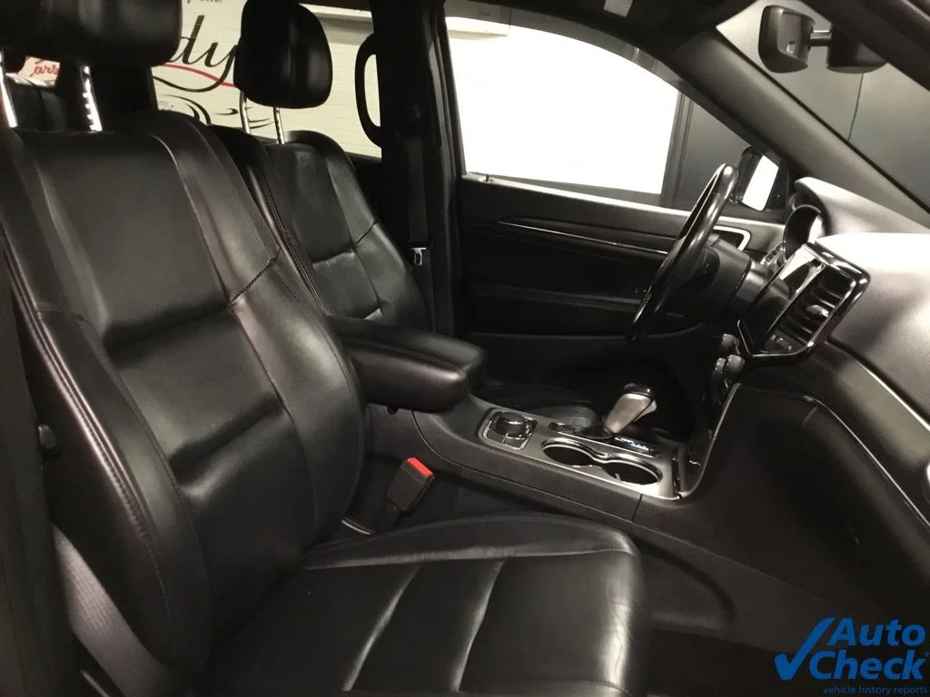 Used 2020 Gray Jeep Limited image 36