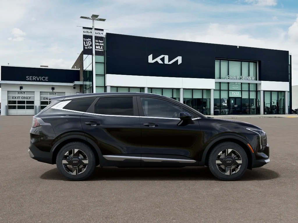 New 2027 Fusion Black Kia LX image 7