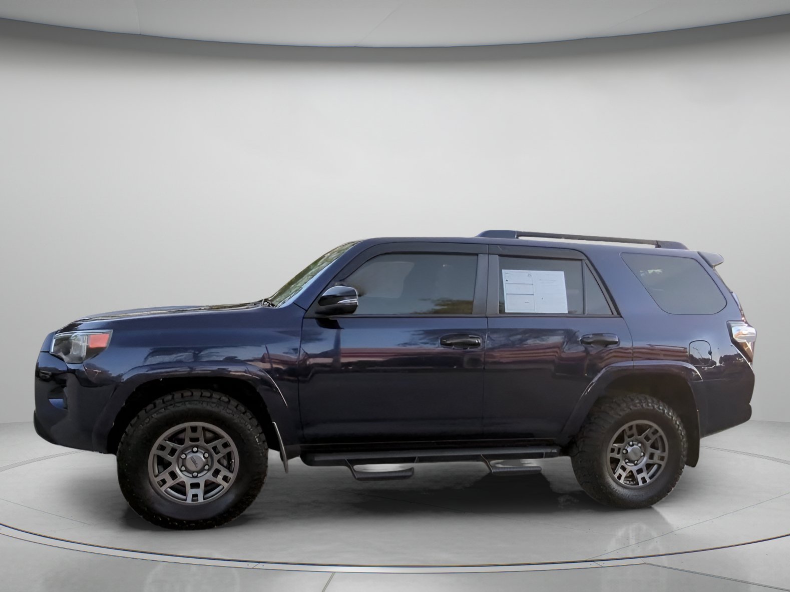 Used 2020 Nautical Blue Metallic Toyota Venture image 10