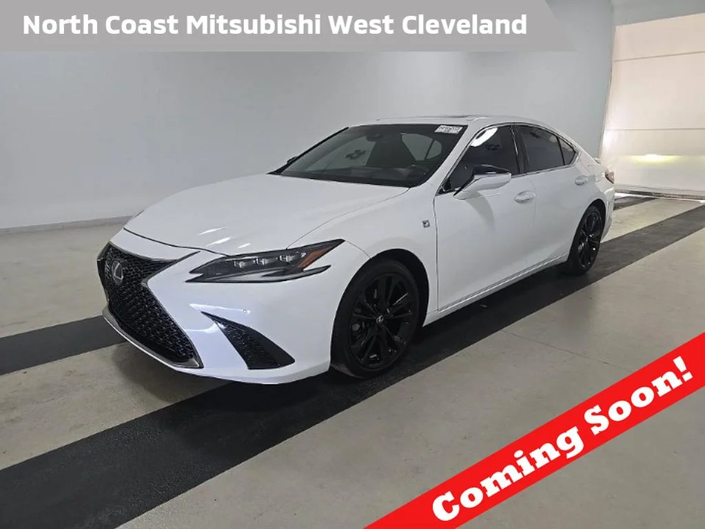2023 Lexus ES 300h 300h's photo