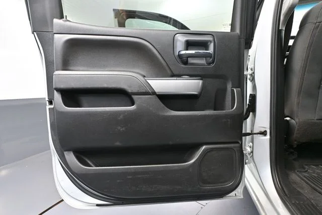 Used 2019 Silver Chevrolet LT image 33