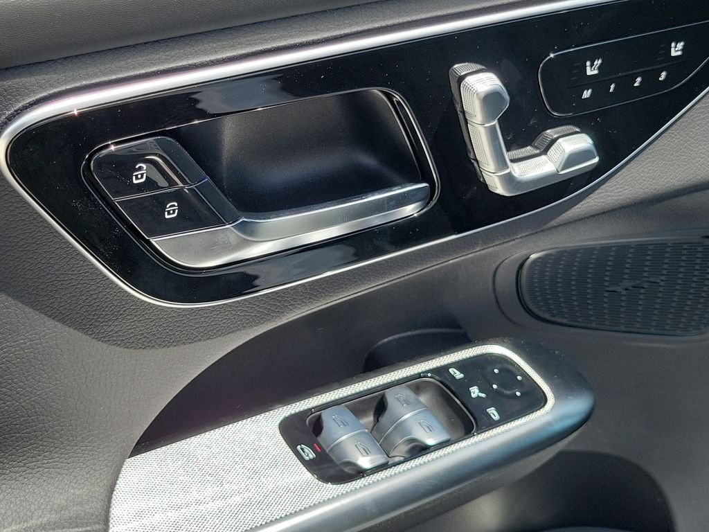 New 2027 Polar White Mercedes-Benz GLC 300 image 17