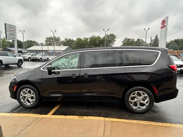 Used 2024 Black Chrysler Limited image 5