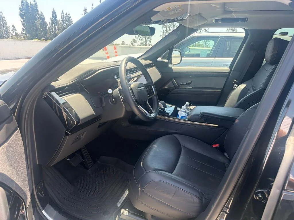 Used 2024  Land Rover SE image 6