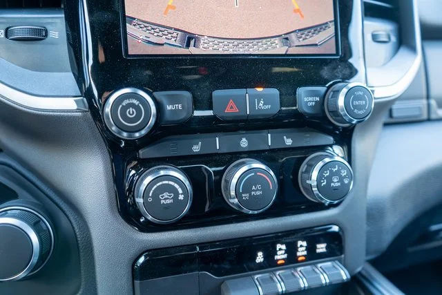 New 2026 Diamond Black Crystal Pearl-Coat Exterior Paint RAM Big Horn/Lone Star image 24