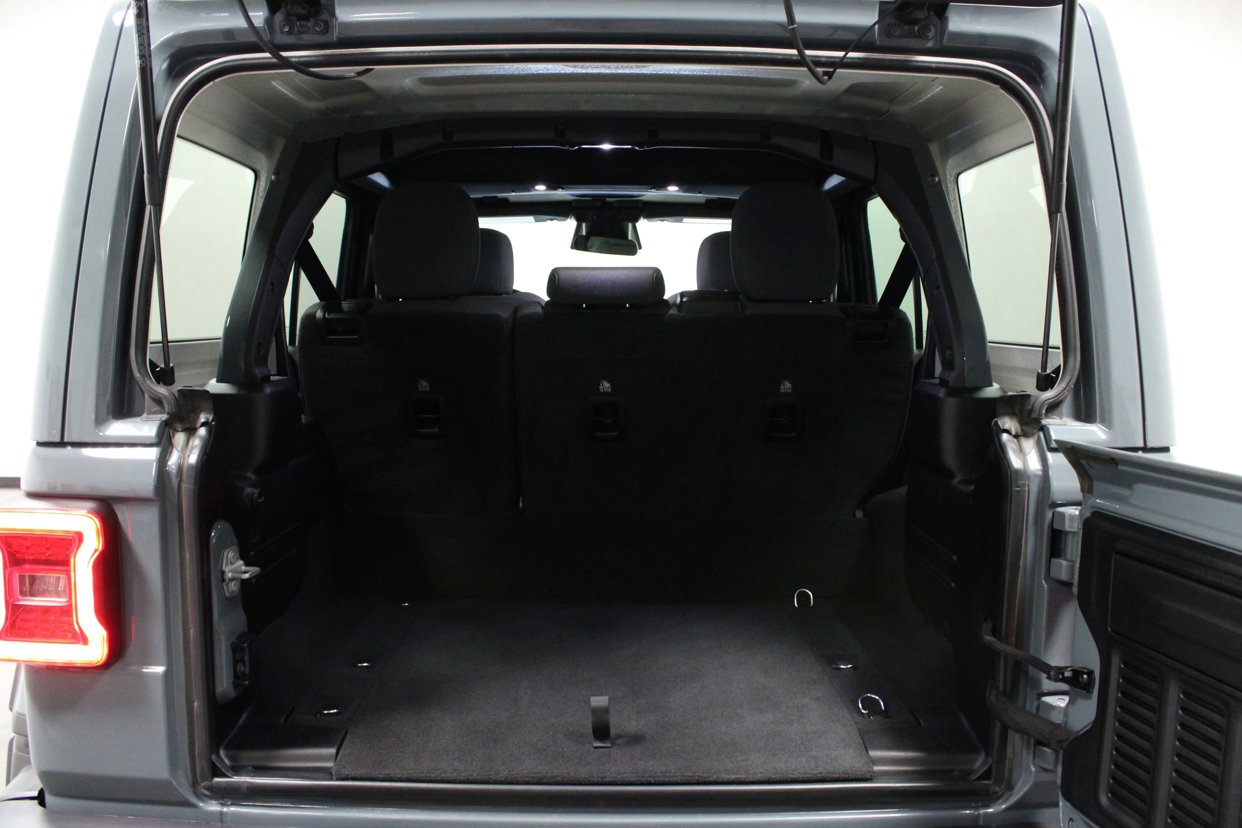 Used 2025 Anvil Clear Coat Jeep Sahara image 14