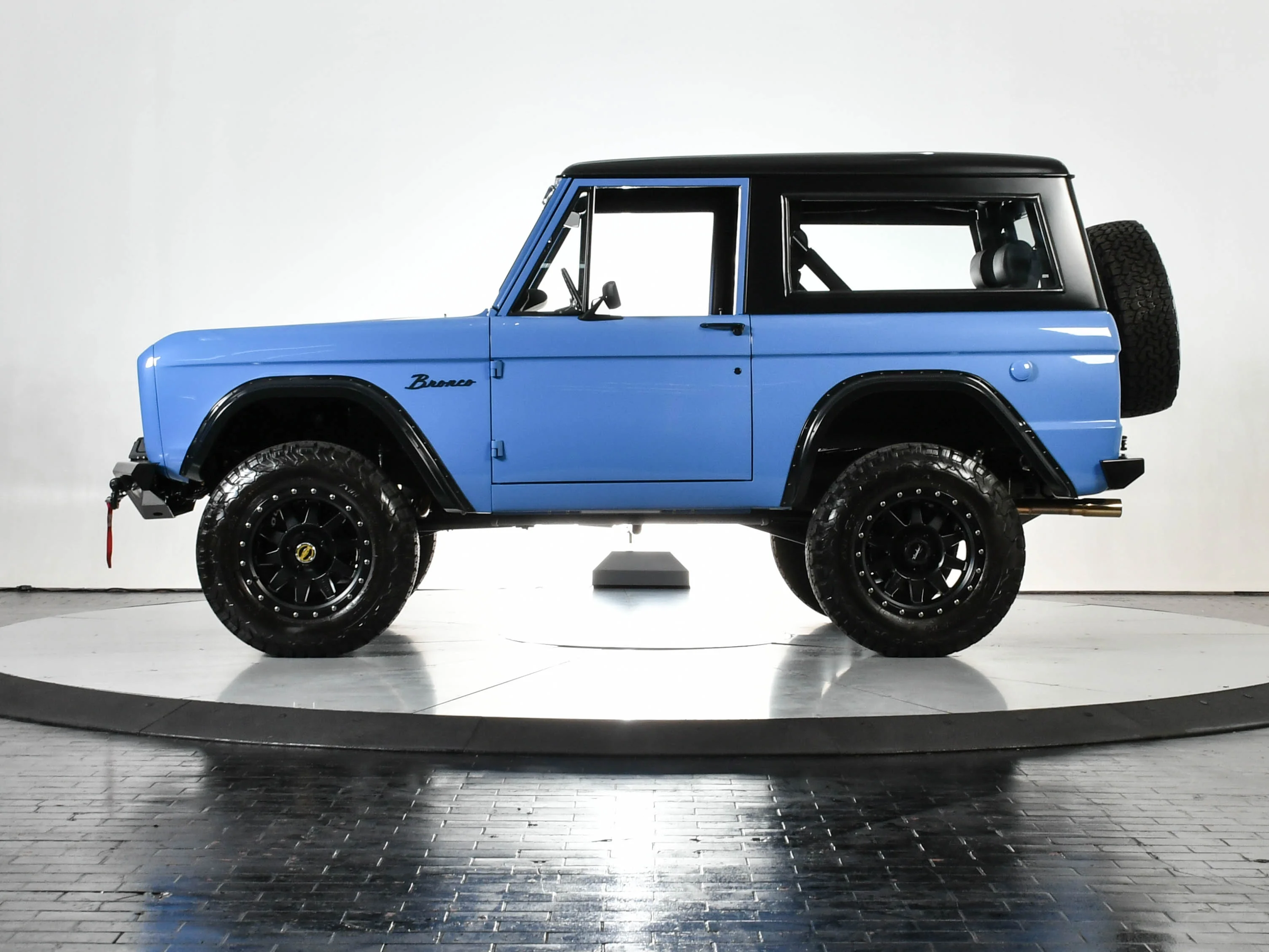 Used 1971 Lake Blue Ford Kindred Trail Edition image 2