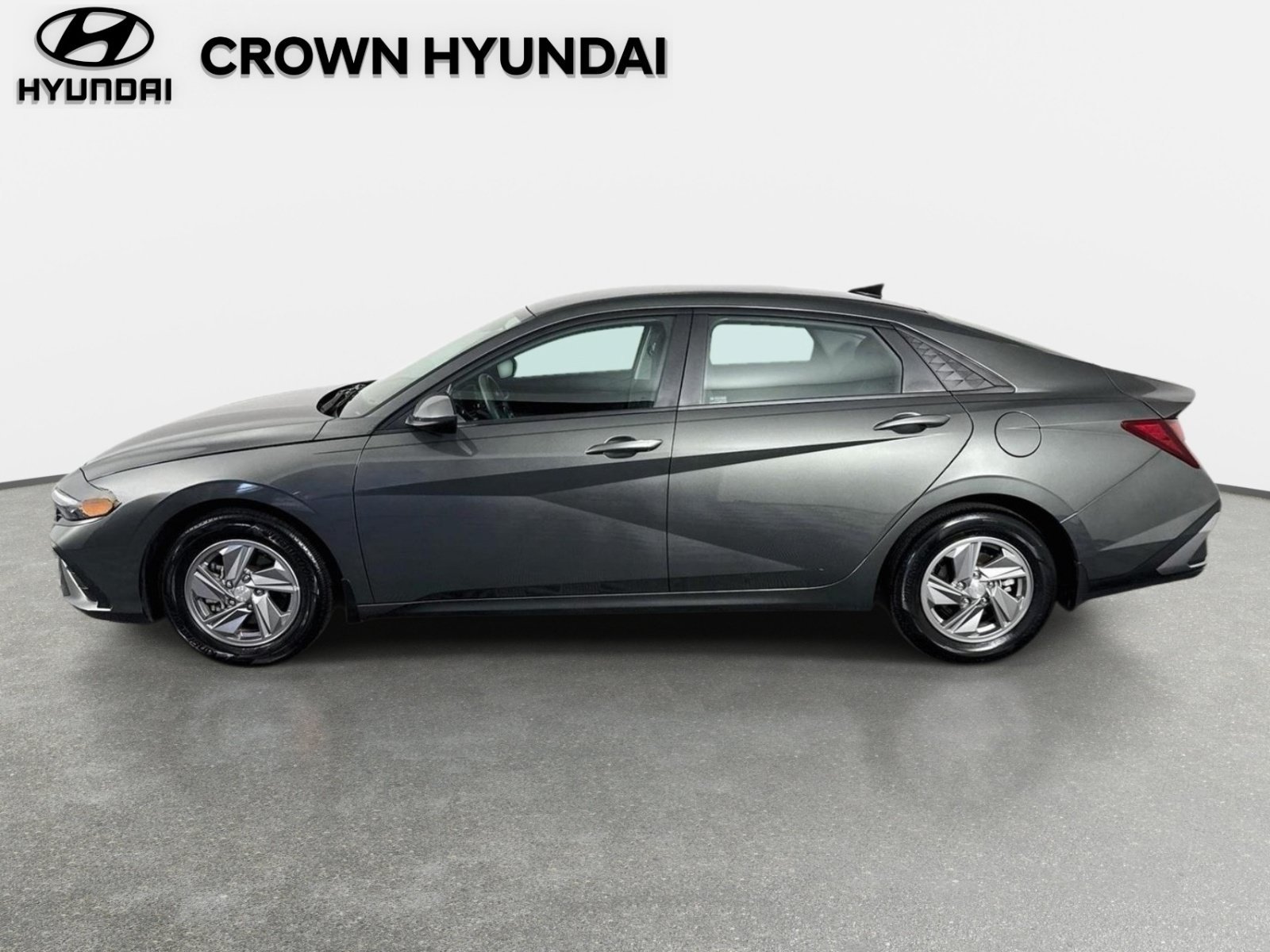 Used 2025 Amazon Gray Hyundai SE image 8