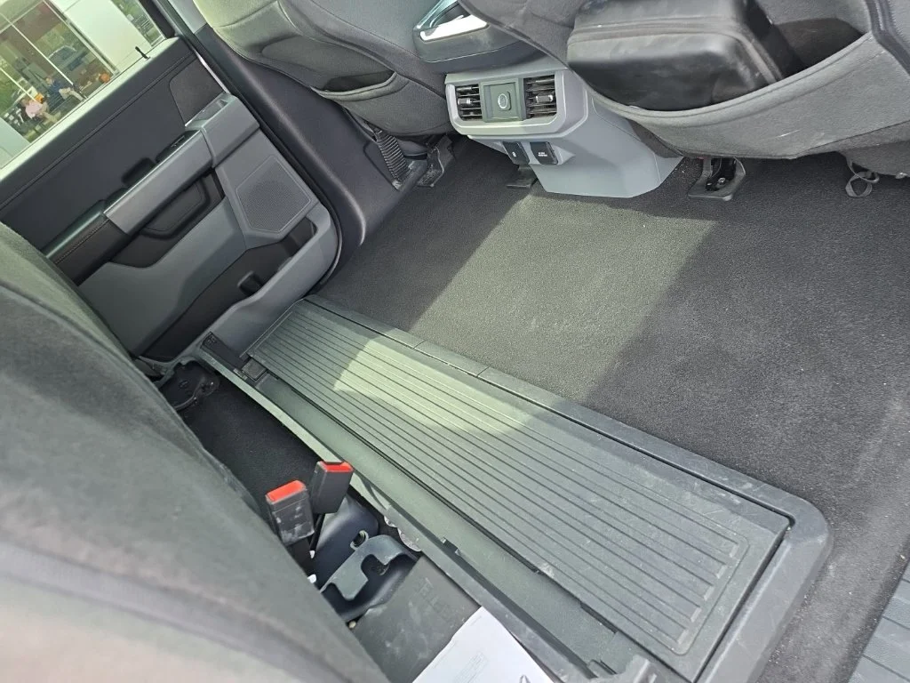 Used 2024 Silver Ford XLT image 9