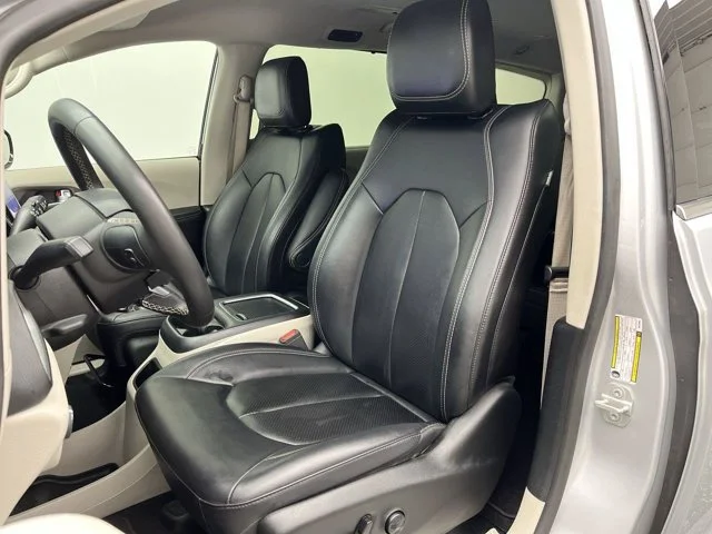 Used 2024 Silver Mist Clearcoat Chrysler Touring L image 8
