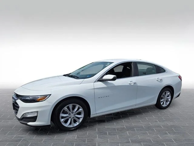 Used 2022 White Chevrolet LT image 3