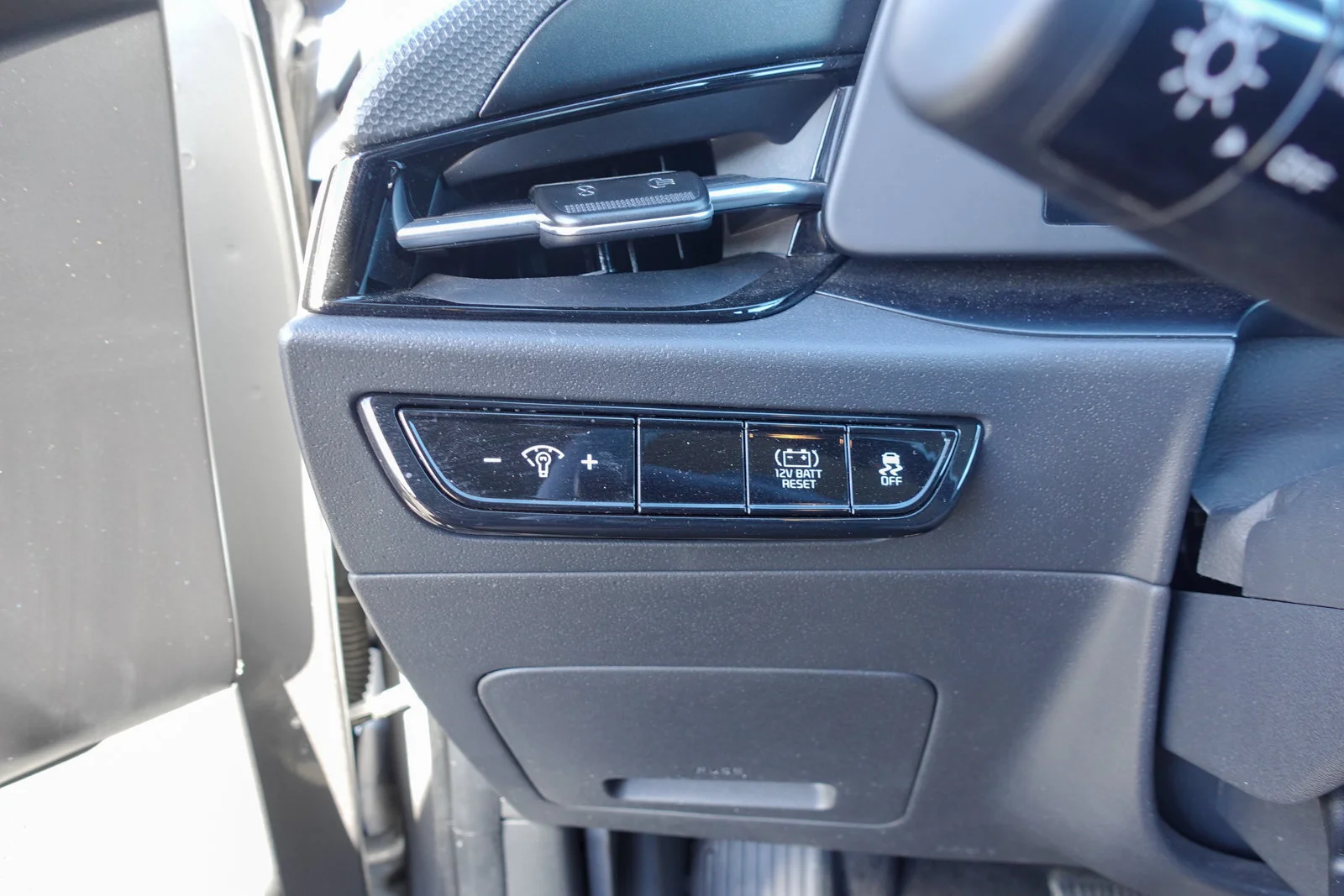 Used 2025 Steel Gray Kia LX image 16